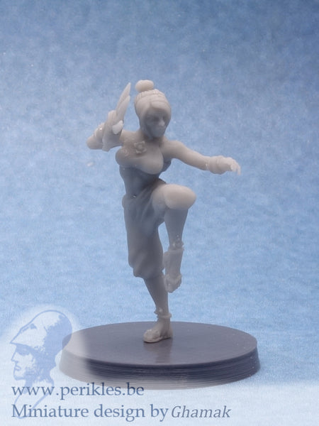 Female Fighting Monk 2 (28mm miniature)