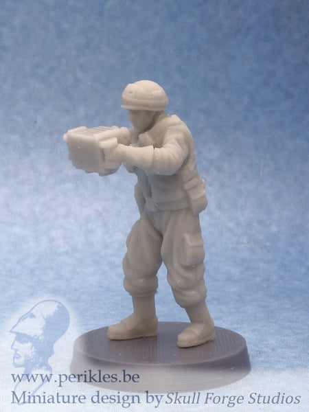 Insurgence Ordnance Team (2x 35mm wargaming miniatures)