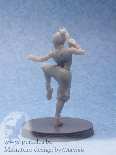 Female Fighting Monk 2 (28mm miniature)