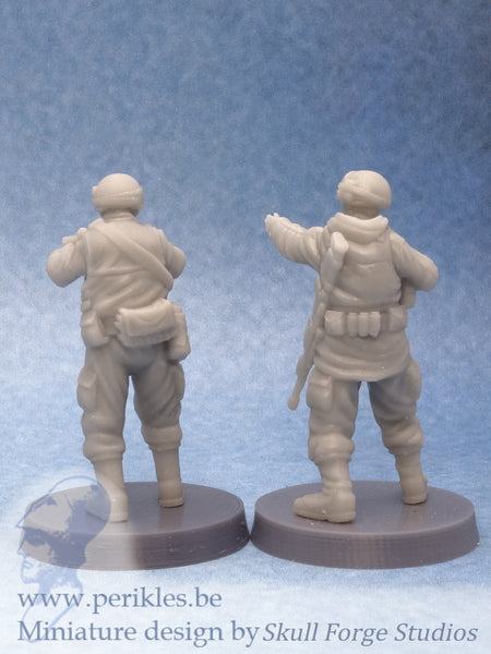 Insurgence Ordnance Team (2x 35mm wargaming miniatures)