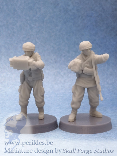 Insurgence Ordnance Team (2x 35mm wargaming miniatures)